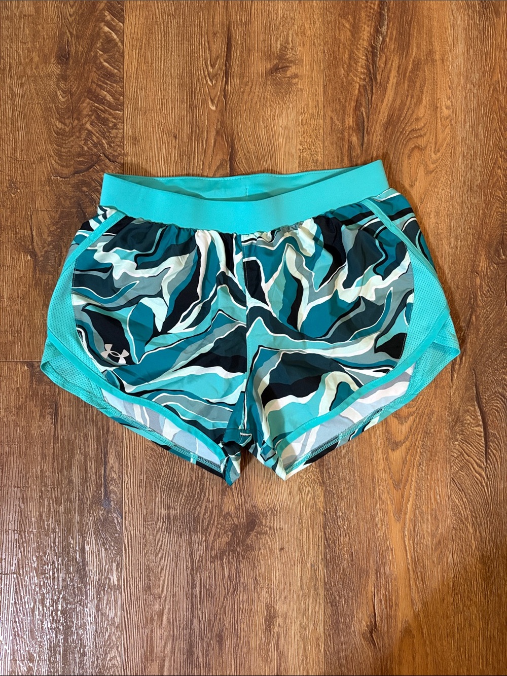 Under Armour Women's Turquoise & Teal Abstract Print Athletic Shorts - Size S - Picture 1 of 3